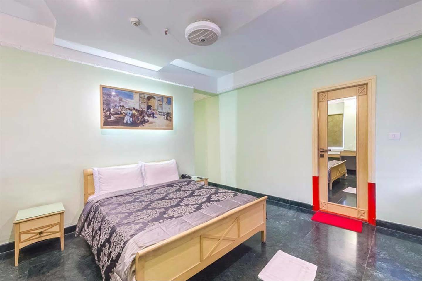 Treebo Komfort Suites, 3 Km From Mysore Palace Exterior photo
