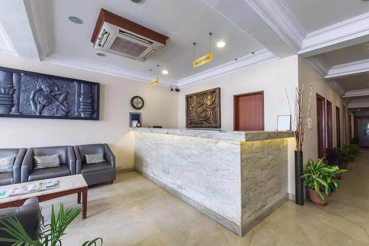 Treebo Komfort Suites, 3 Km From Mysore Palace Exterior photo